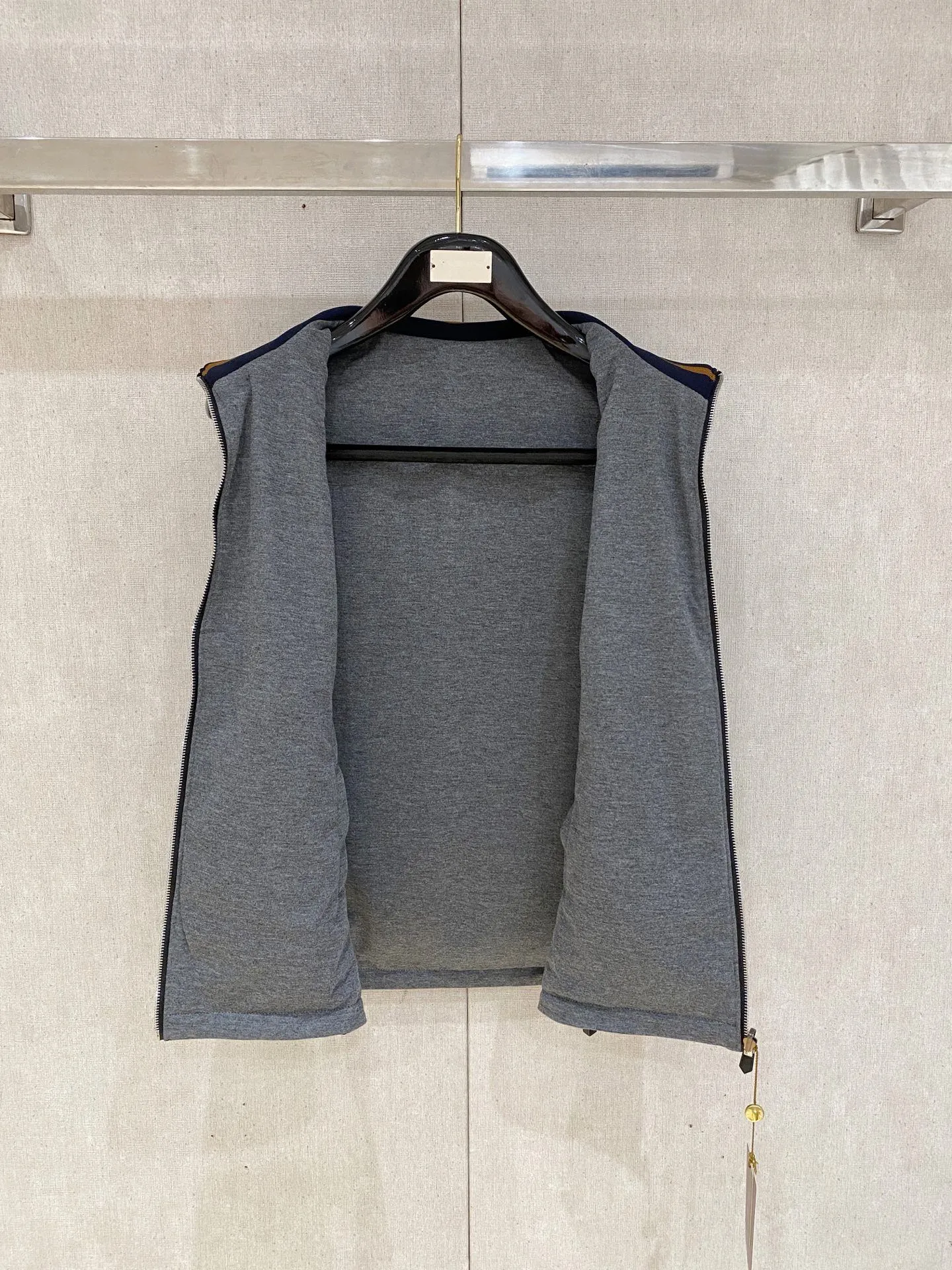 LP Autumn and Winter New Arrival Original Reversible Vest Classic Hot Sale version Simple and fashionable Versatile, soft and delicate to the touch, comfortable on the upper body. Original imported lettering hardware accessories are supplied to customers, representing the fine workmanship of the Factory. Black Blue Sizes: M-4XL